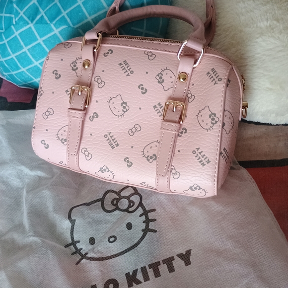 Hello Kitty Soft Pink Mini Bag Glossy Finish with Bow Details - Picture 8 of 8